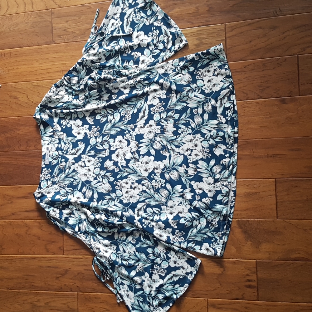 Ricki's Woman's Floral Open Arm Bell Sleeve Top Size XXL